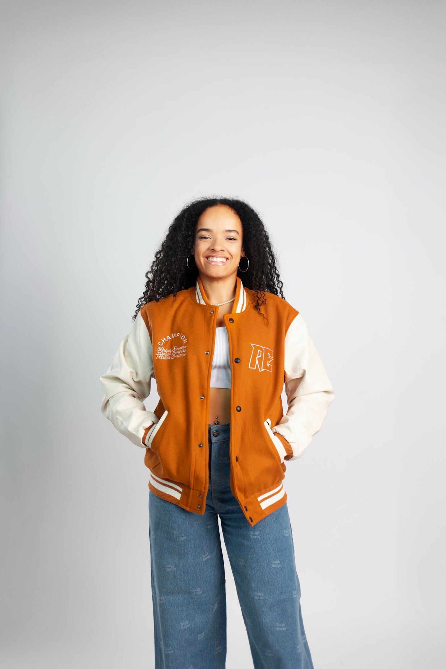 Empire Elite – Premium Collegejacke – Rostorange und Weiß.