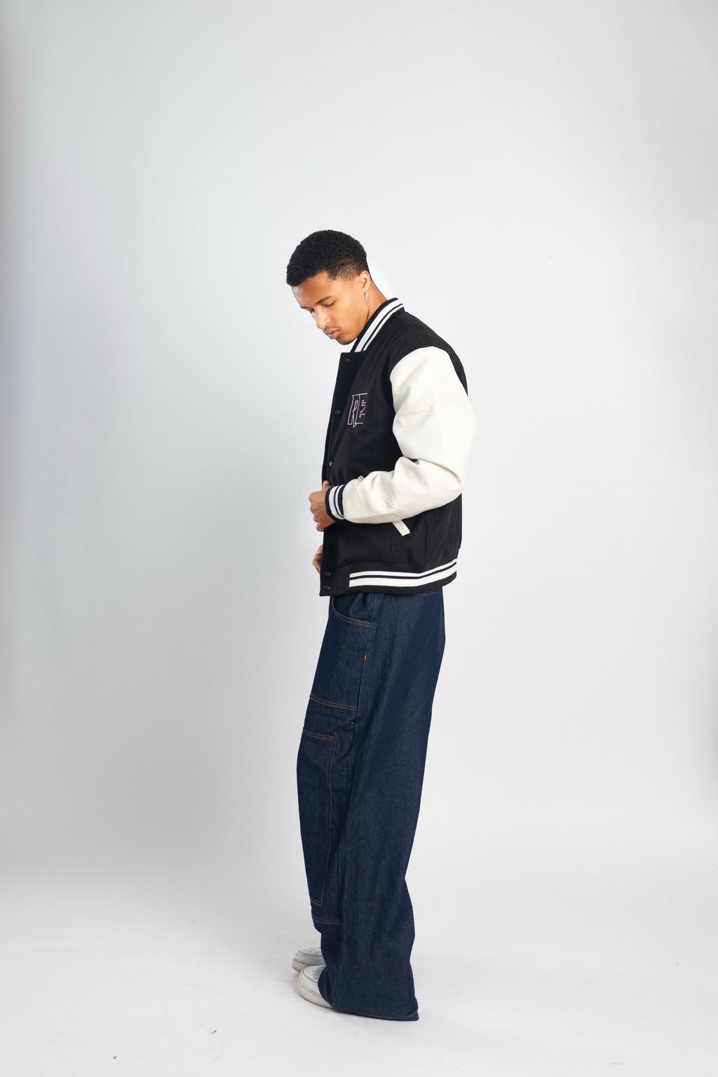 Empire Elite – Premium Collegejacke – Schwarz und Weiß. 