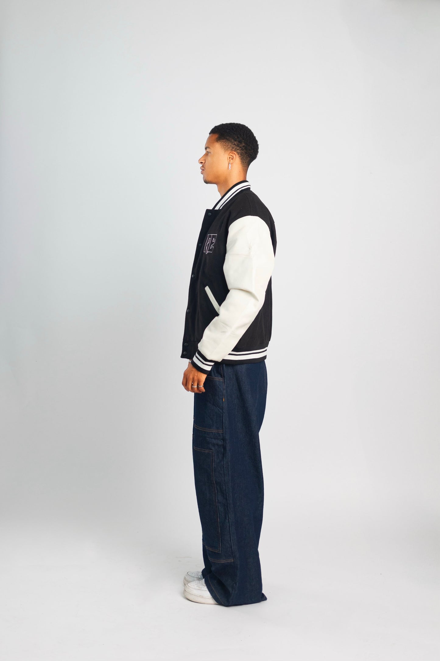 Empire Elite – Premium Collegejacke – Schwarz und Weiß. 