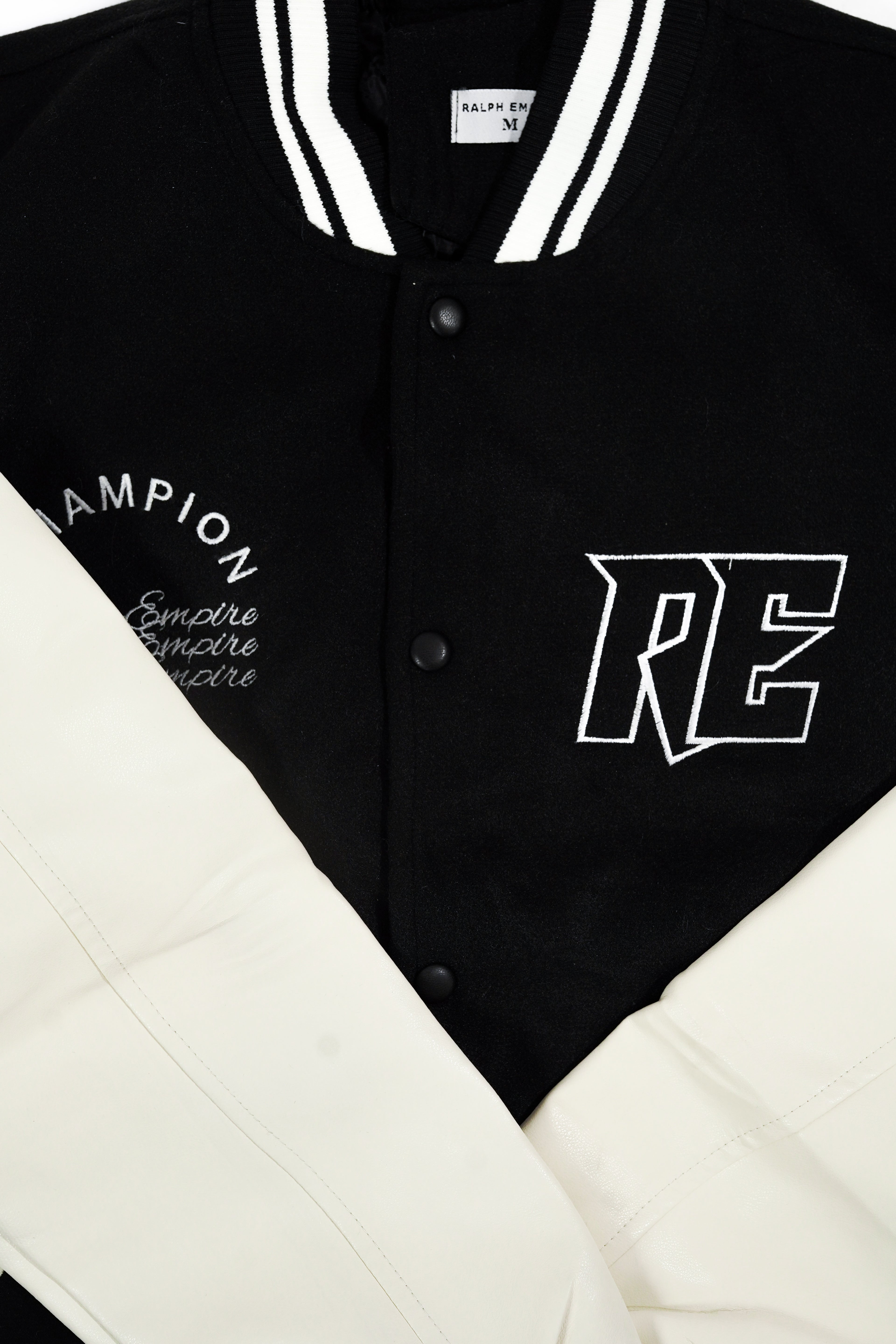 Empire Elite – Premium Collegejacke – Schwarz und Weiß. 