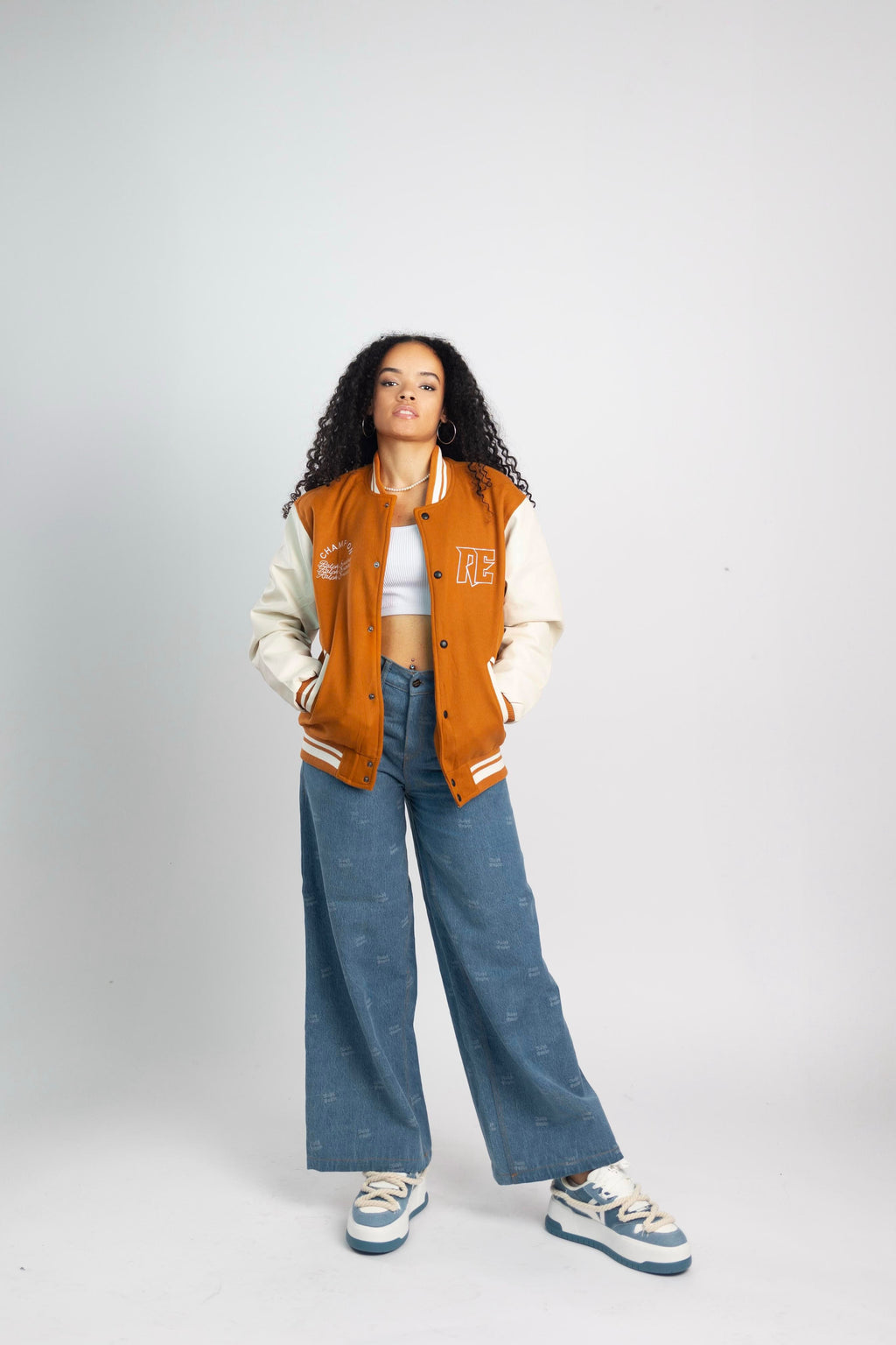 Empire Elite – Premium Collegejacke – Rostorange und Weiß. 