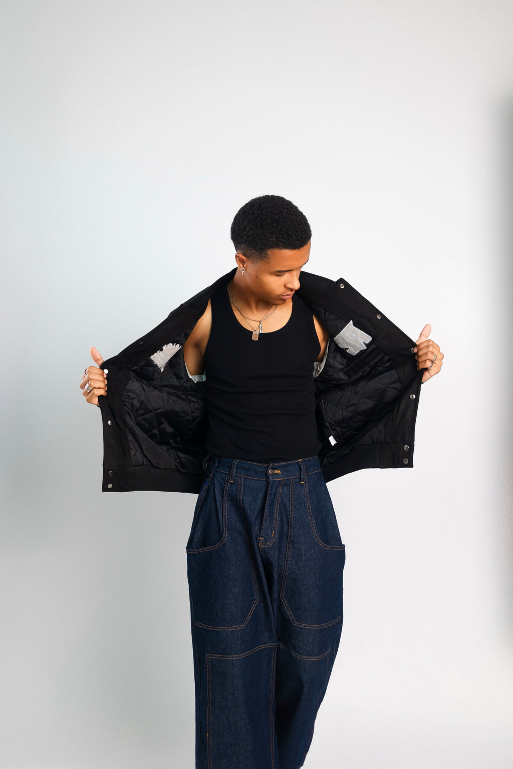 Empire Elite – Premium Collegejacke – Schwarz und Weiß. 