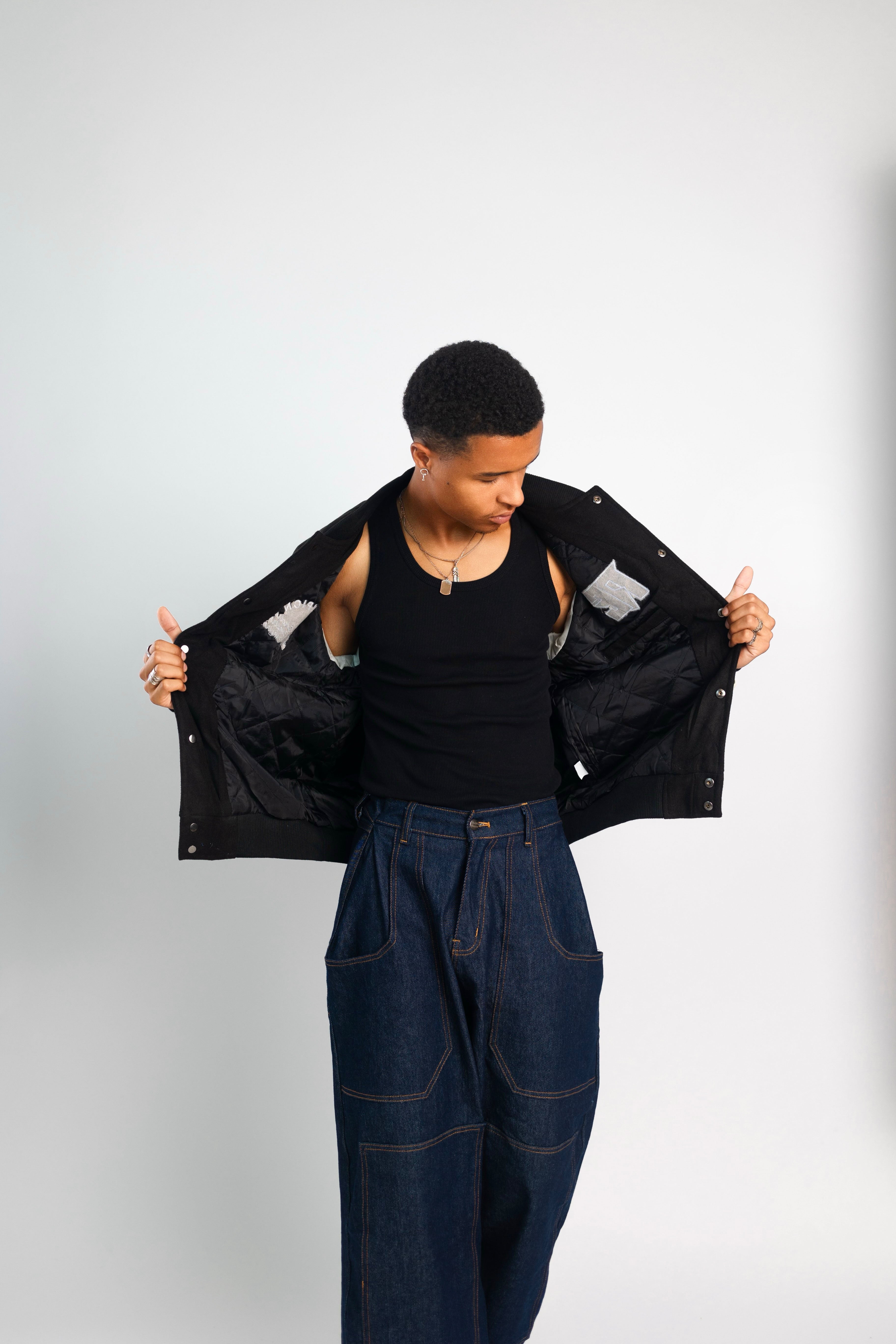 Empire Elite – Premium Collegejacke – Schwarz und Weiß. 