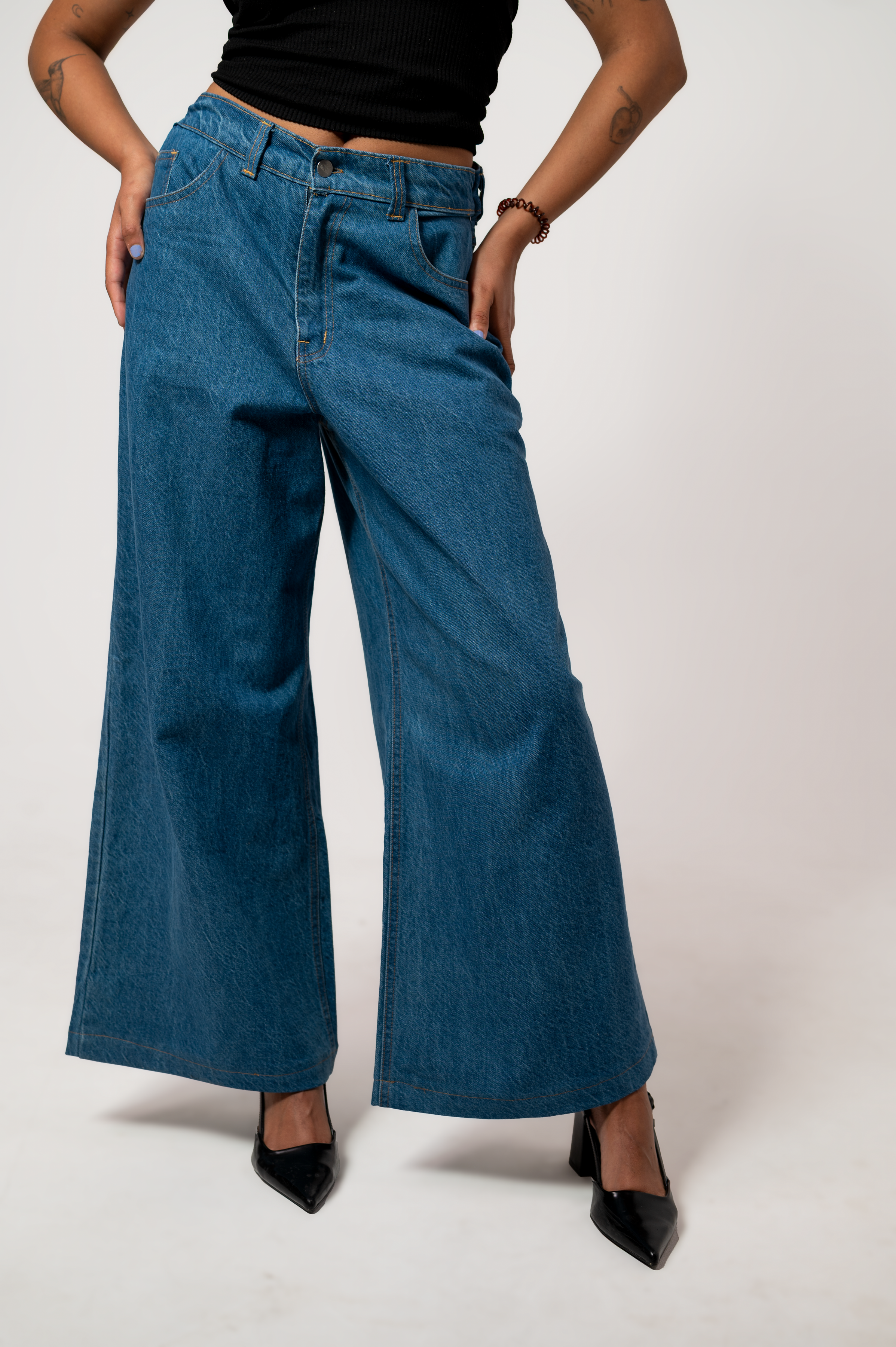 Klassischer Denim – weite Hose 