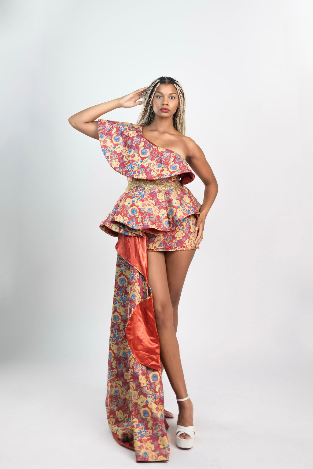 One-Shoulder-Kleid mit Blumenmuster, Schößchen und abnehmbarer Schleppe