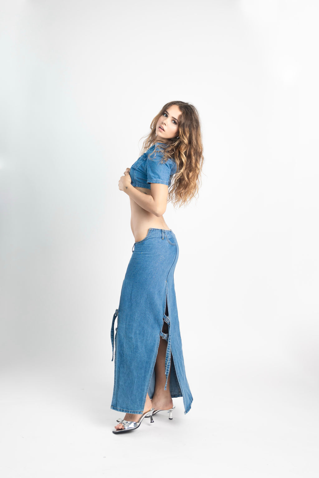 Female Raw offener langer Jeansrock und kurze Minijacke 