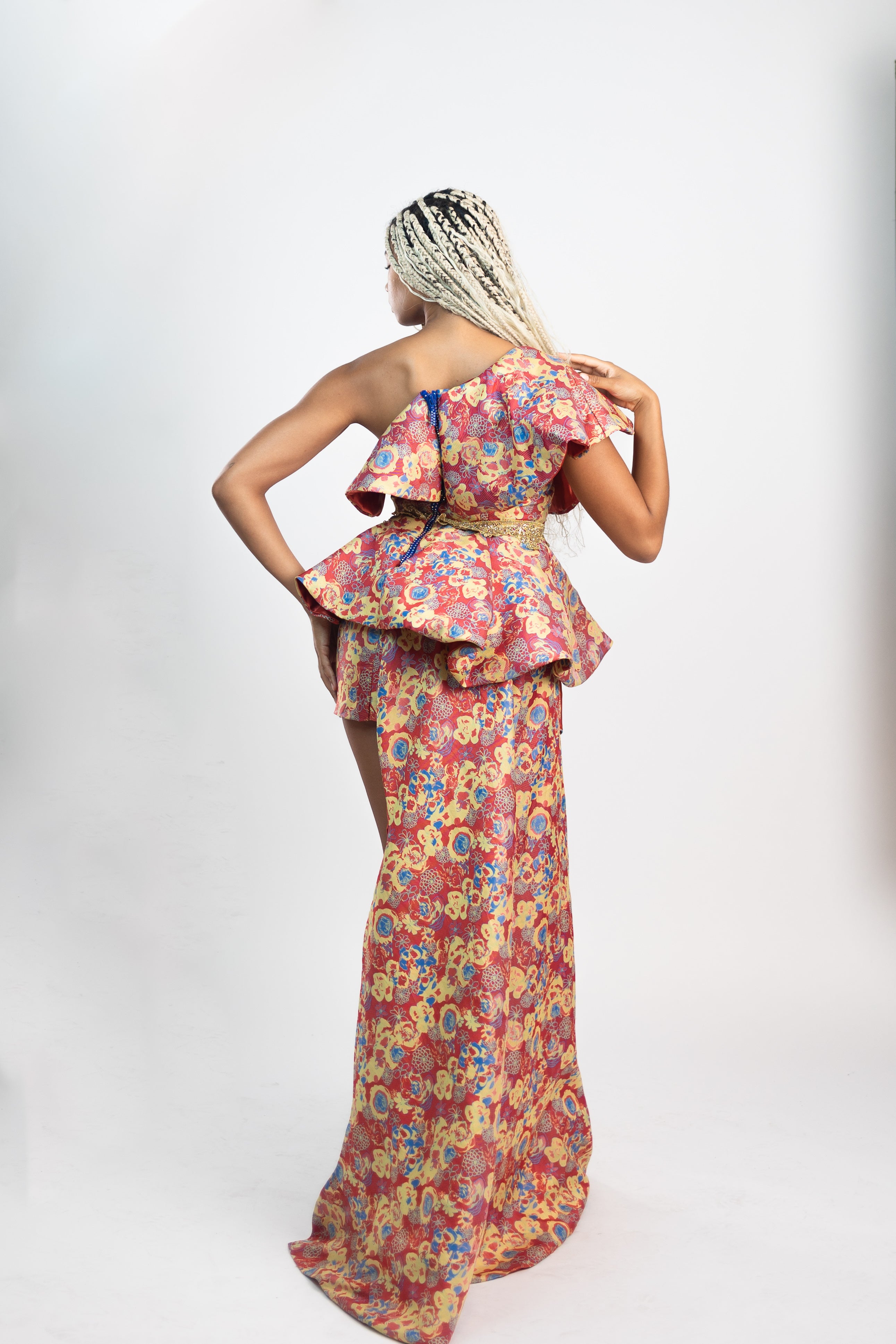 One-Shoulder-Kleid mit Blumenmuster, Schößchen und abnehmbarer Schleppe